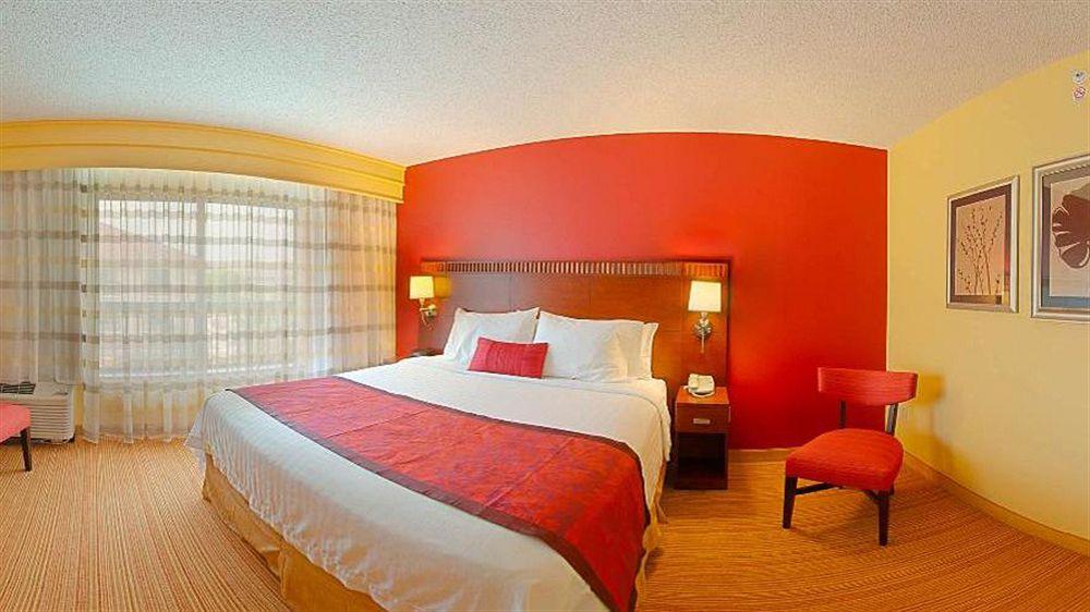 Courtyard By Marriott Houston Rice University Exterior photo
