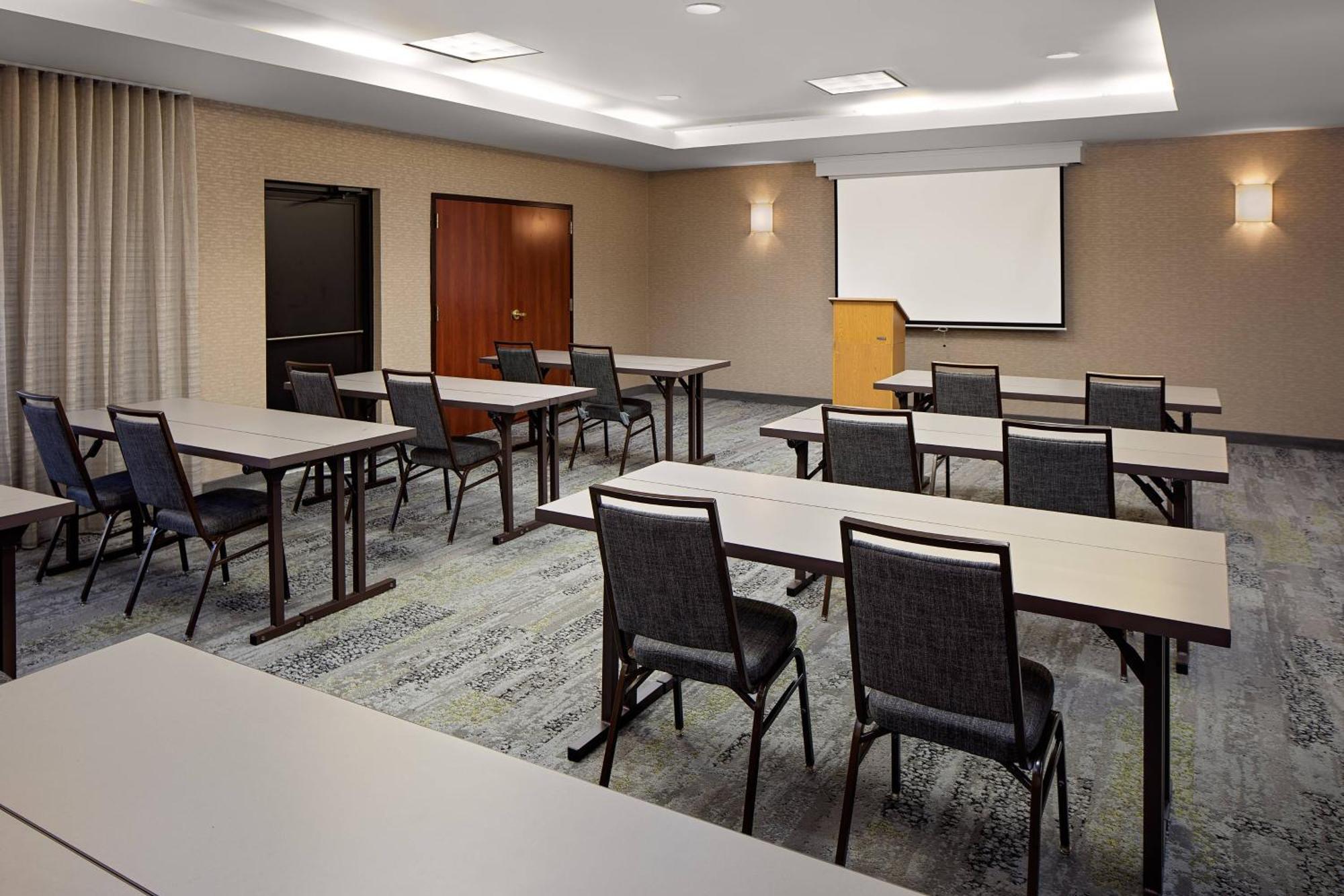 Courtyard By Marriott Houston Rice University Exterior photo