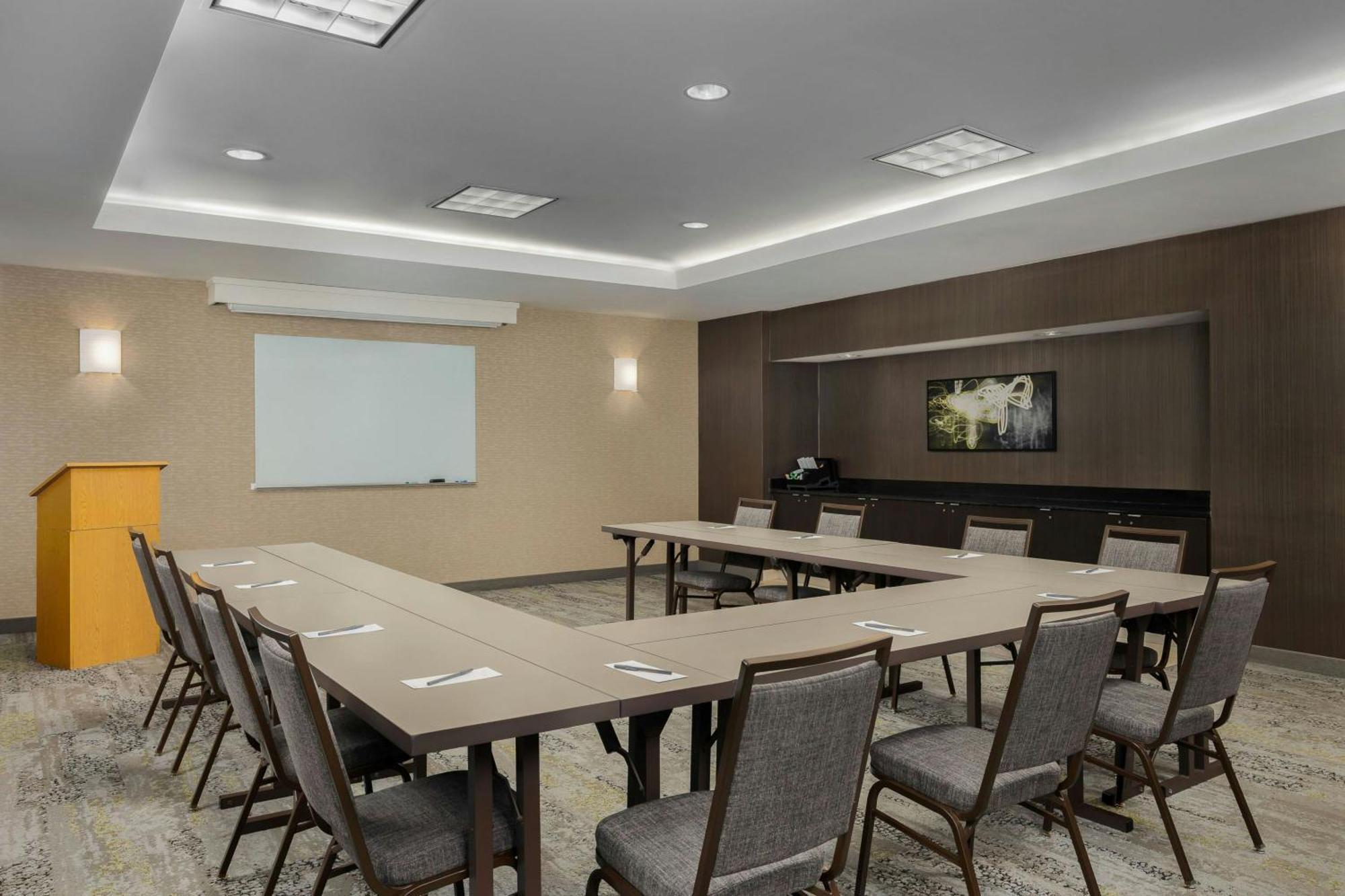 Courtyard By Marriott Houston Rice University Exterior photo