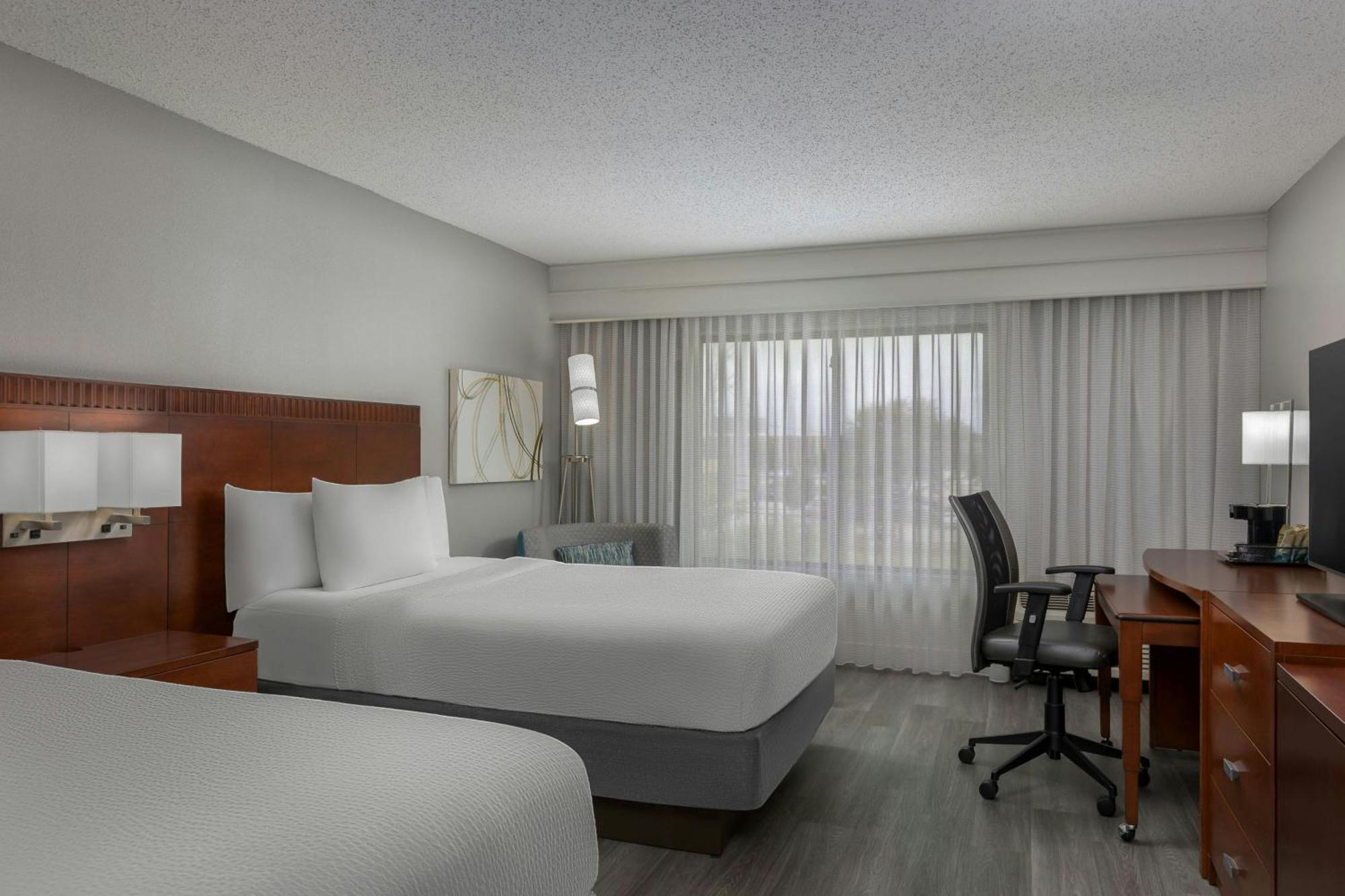 Courtyard By Marriott Houston Rice University Exterior photo