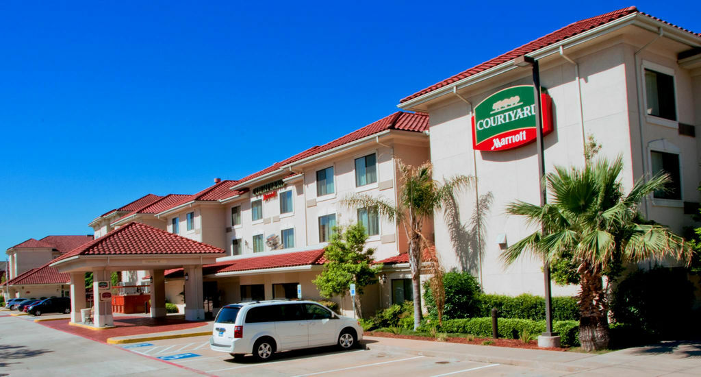Courtyard By Marriott Houston Rice University Exterior photo