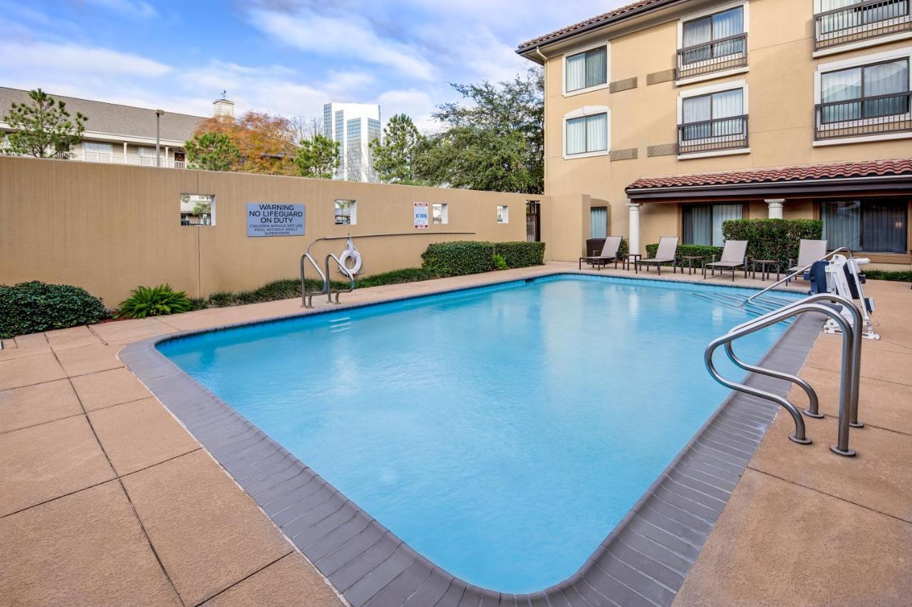 Courtyard By Marriott Houston Rice University Exterior photo